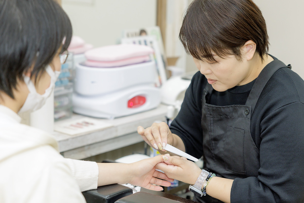 ネイルNGでも楽しめるネイルベースも